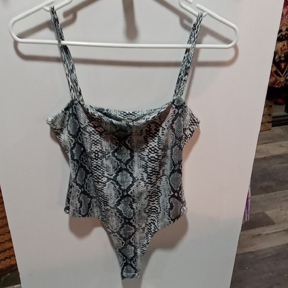 (437) Snakeskin Print Women  One Piece Swim Suit